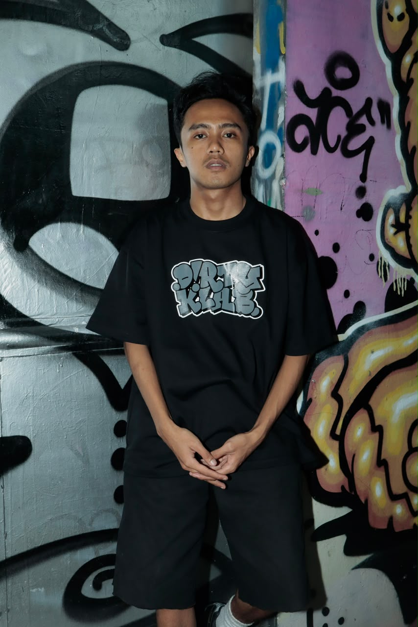 DIRTY KLAB black tee fit preview